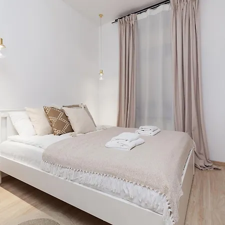 Main Square - Private Parking - Sw Krzyza 16